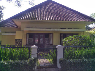 Rumah bertuliskan "Gerardine"