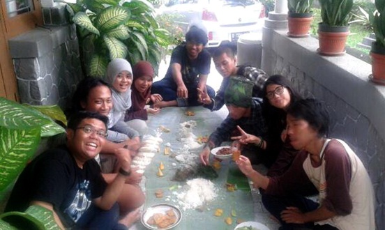 Kegiatan Bancakan dan Botram sekaligus teman-teman Komunitas Aleut