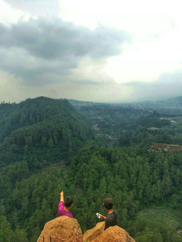 Pemandangan Dari Tebing Keraton