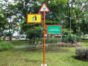 Omat runtah piceun kana tempatna lur!