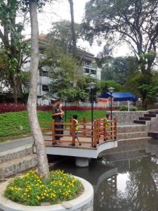 Danau Retensi di Sisi Selatan Taman Lansia