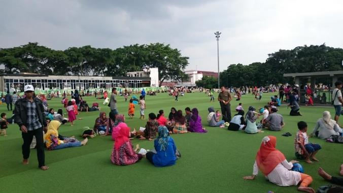 Alun-alun yang sepi di siang hari