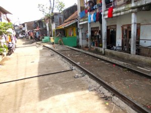 Urut erel ka Pindad di hareupeun imah