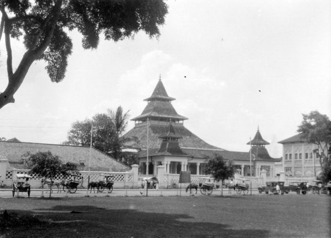 Atap Mesjid Agung Bandung tahun 1930-an