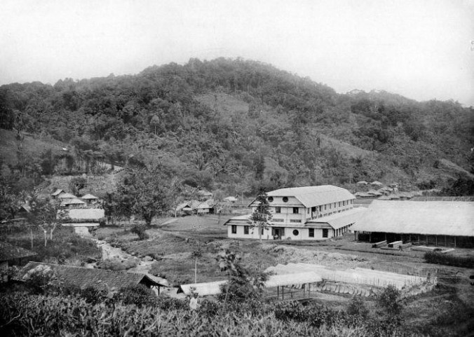 Rumah administratur perkebunan Gambung 1 (@mooibandoeng)