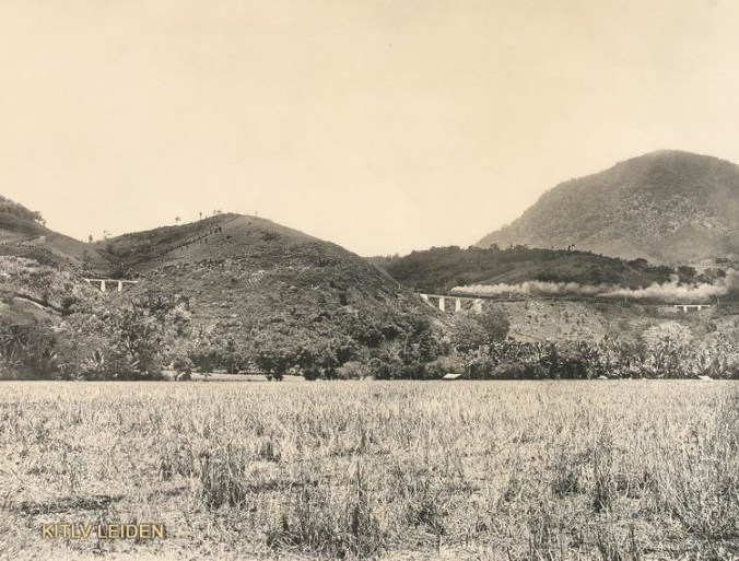 Jembatan dilihat dari Kadungora (Sumber: KITLV)
