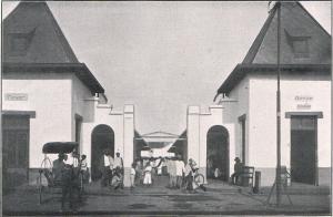 Ada tiga buah pasar pemerintah di Bandung.