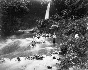 COLLECTIE_TROPENMUSEUM_De_Dago-waterval_bij_Bandoeng_TMnr_60025884