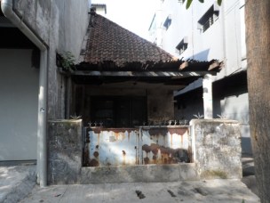 Sisa bangunan rumah karya Sukarno, sudah dalam keadaan rusak.