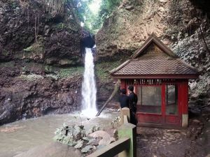 Prasasti Raja Thailand di Curug Dago-4