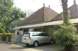 Salah satu karya Sukarno, empat rumah kembar di Jl. Kasim, Bandung.